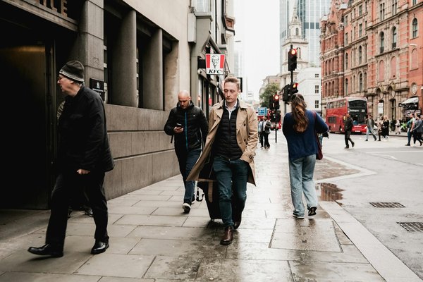 How can you make a hearty steak and kidney pie from scratch?